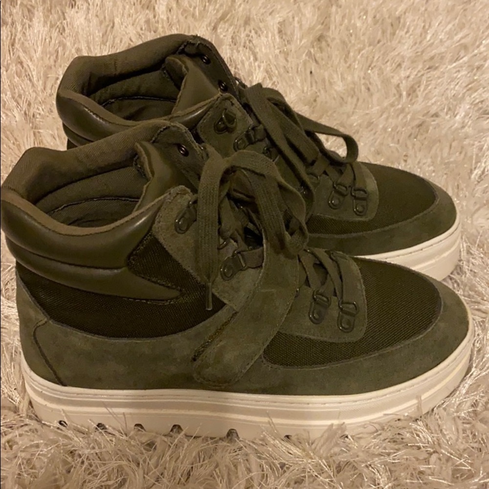 Steve Madden Century Block Sneakers. - Picture 2 of 2